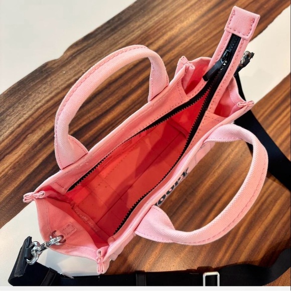 Marc Jacobs Pink Snoopy Tote Bag - Picture 2 of 7